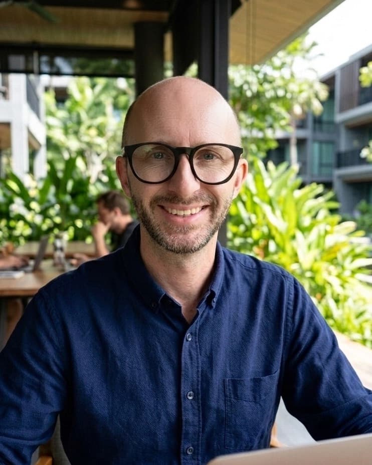 Portrait of Keiran Flynn, UK native English communication consultant based in Phuket