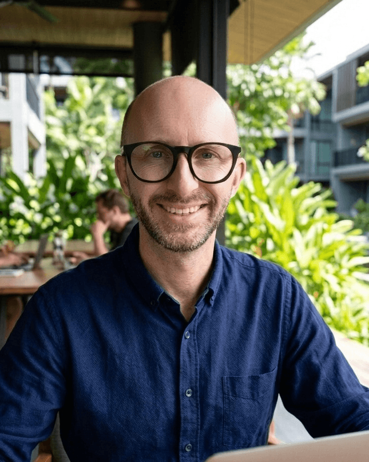Portrait of Keiran Flynn, UK native English communication consultant based in Phuket